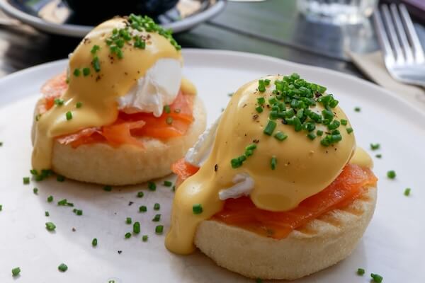 Egg benedict on the plate